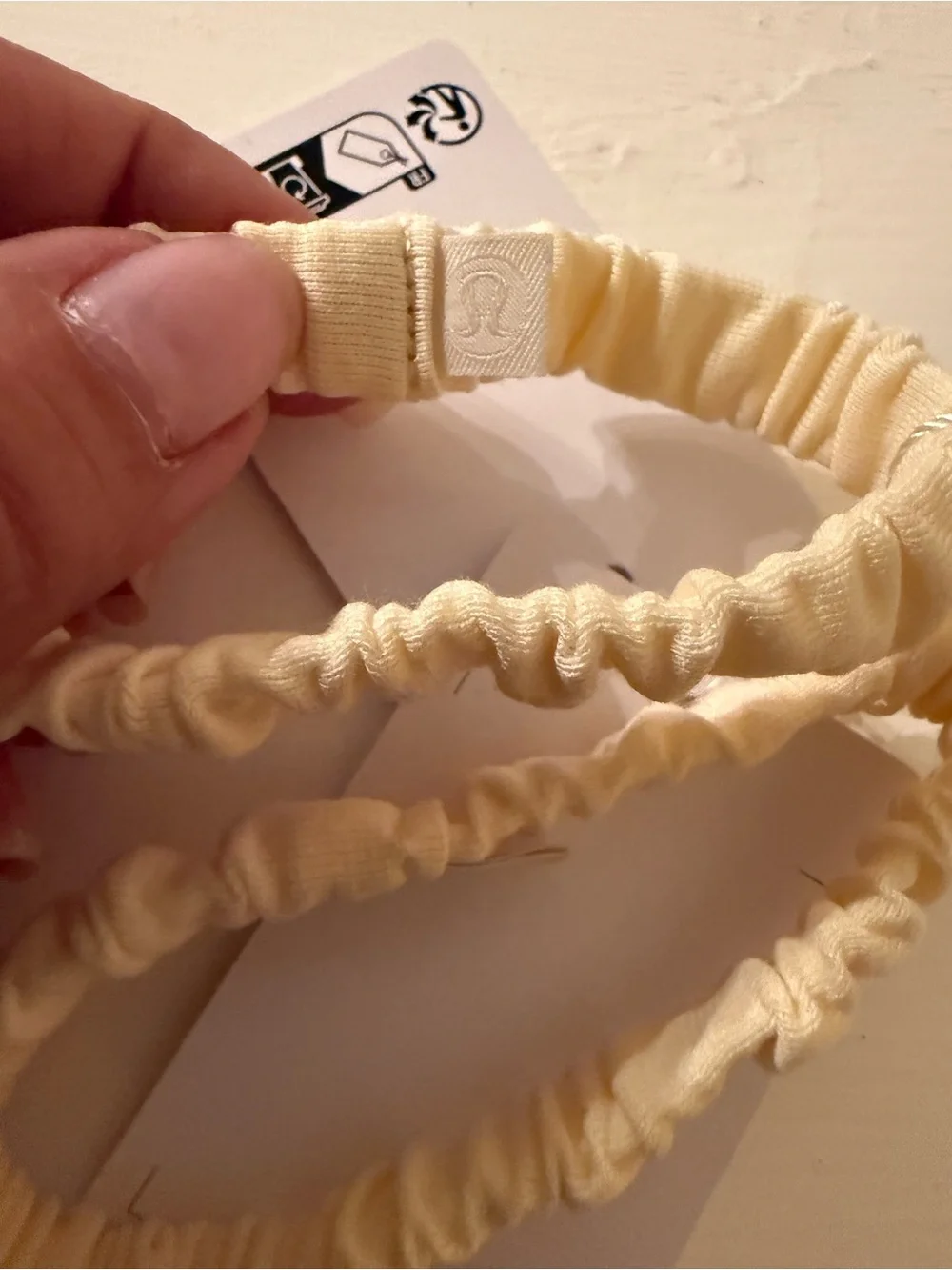 lululemon athletica Skinny Scrunchies 2-Pack in Pale Yellow/Cream